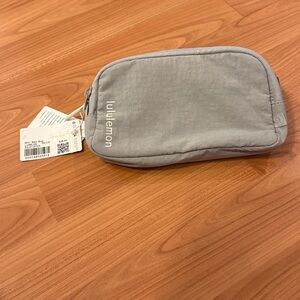 lululemon athletica Mini Belt Bag, silver drop